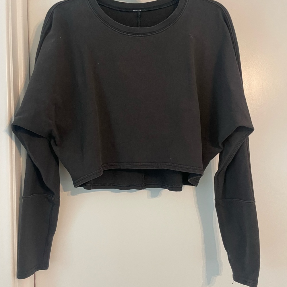 Lululemon black crop top sweater